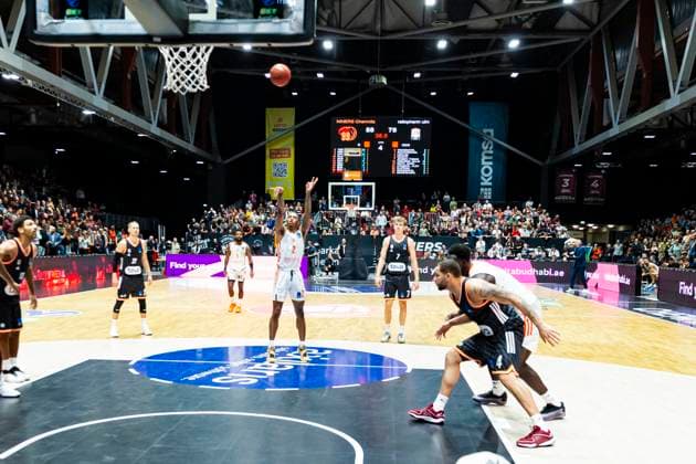 29 10 2025, xomx, Basketball BKT EuroCup 2025 2026, NINERS Chemnitz ratiopharm ulm v l Nike Sibande Niners Chemnitz on the ball Chemnitz