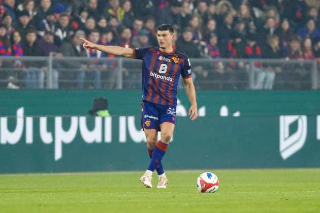 Flavius Daniliuc FC Basel, 24 on the ball , Switzerland, Football, Super League, Matchday 11, 2025 2026, FC Basel 1893 vs FC Zurich, 29 10 2025, Sankt Jakob Park, Basel, Switzerland Basel Sankt Jakob Park Canton Basel City Switzerland Copyright: xGrantxHubbsx
