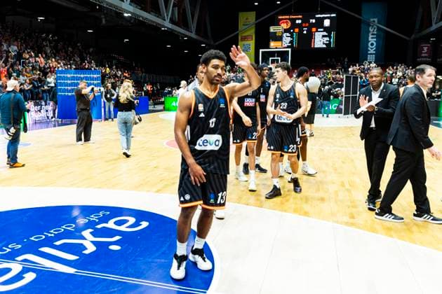 29 10 2025, xomx, Basketball BKT EuroCup 2025 2026, NINERS Chemnitz ratiopharm ulm v l The game is over The Niners from Chemnitz win the match with 89 78 Mark Smith Ratiopharm Ulm Chemnitz