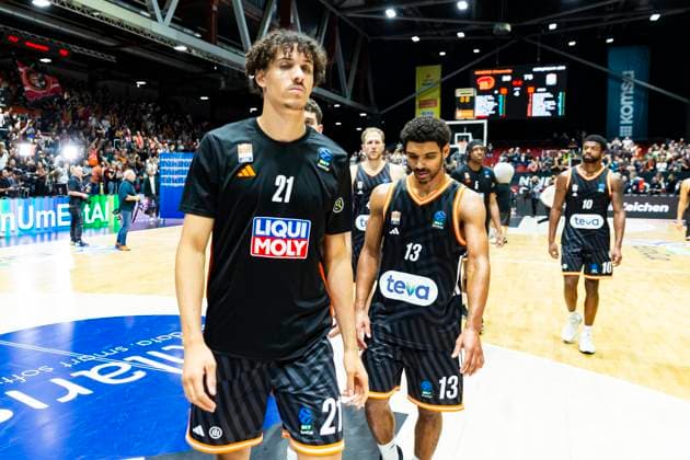29 10 2025, xomx, Basketball BKT EuroCup 2025 2026, NINERS Chemnitz ratiopharm ulm v l The game is over The Niners from Chemnitz win the match with 89 78 Alec Anigbata Ratiopharm Ulm Chemnitz