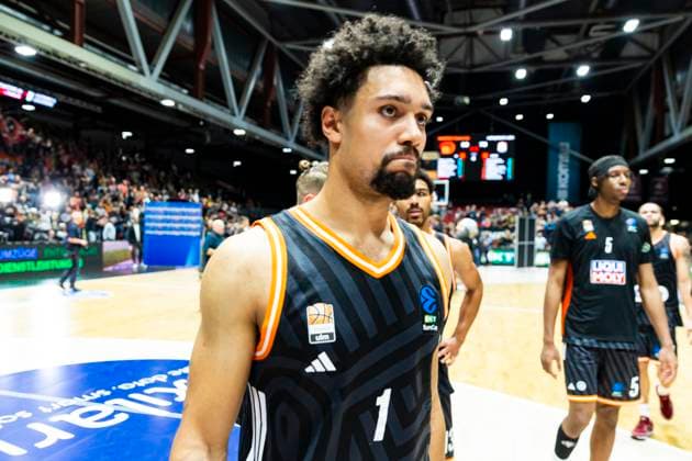 29 10 2025, xomx, Basketball BKT EuroCup 2025 2026, NINERS Chemnitz ratiopharm ulm v l The game is over The Niners from Chemnitz win the match with 89 78 Len Schoorma Ratiopharm Ulm Chemnitz