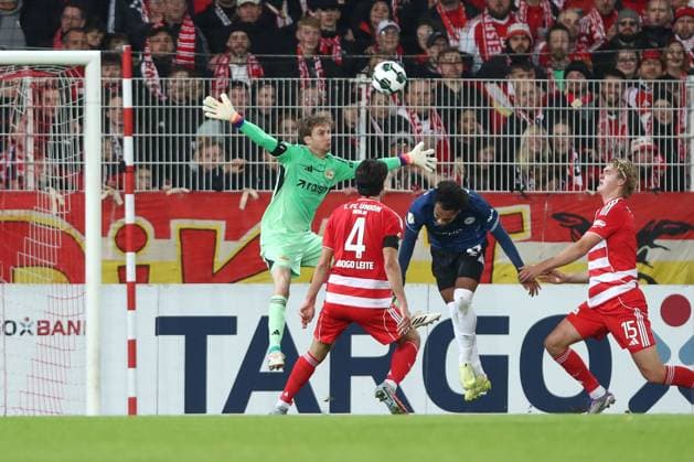 29 10 2025, xtgx, Fußball DFB Pokal 2 Runde Union Berlin Arminia Bielefeld emspor, v l Tor zum 1 1 durch Monju Momuluh Bielefeld, 14 DFL DFB REGULATIONS PROHIBIT ANY USE OF PHOTOGRAPHS as IMAGE SEQUENCES and or QUASI VIDEO Berlin