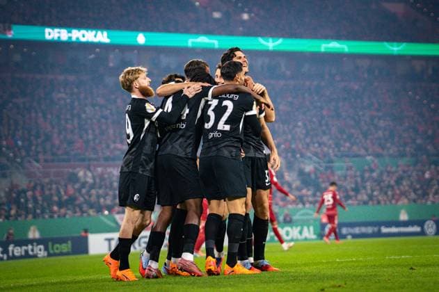 Germany Soccer DFB Cup 2025 26, 2nd round Fortuna Düsseldorf vs SC Freiburg Merkur Spiel Arena Düsseldorf Goal and goal celebration to 1 0 by Igor Matanovic SC Freiburg, 31 Joy, emotions, jubilation Copyright: xCELINAxLEIERSx