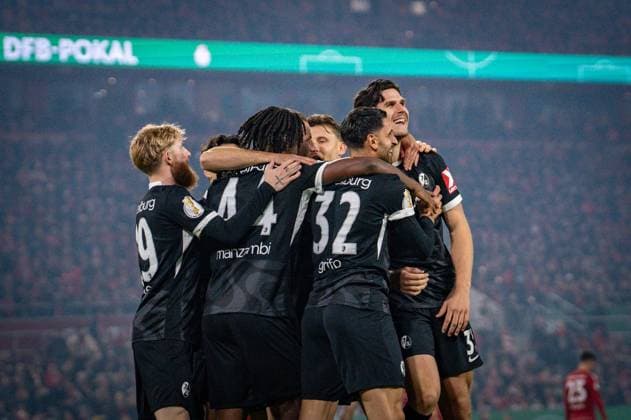 Germany Soccer DFB Cup 2025 26, 2nd round Fortuna Düsseldorf vs SC Freiburg Merkur Spiel Arena Düsseldorf Goal and goal celebration to 1 0 by Igor Matanovic SC Freiburg, 31 Joy, emotions, jubilation Copyright: xCELINAxLEIERSx