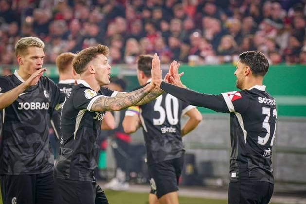 Germany Soccer DFB Cup 2025 26, 2nd round Fortuna Düsseldorf vs SC Freiburg Merkur Spiel Arena Düsseldorf Goal and goal celebration to 0 2 by Vincenzo Grifo SC Freiburg, 32 Joy, emotions, jubilation Düsseldorf North Rhine-Westphalia Germany Copyright: xJOERANxSTEINSIEKx