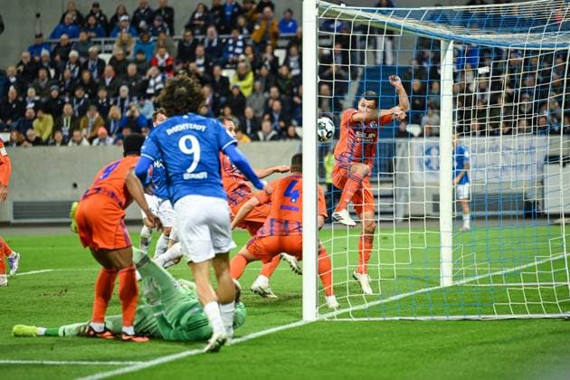 29 10 2025, Football, DFB Cup, 2nd round, Season 2025 2026, FC Schalke 04 SV Darmstadt 98, Ron Schallenberg FC Schalke 04 clears on the line, xRHR PHOTO YYx Copyright: KROEGER RHR-FOTOx RHR-FOTO YY