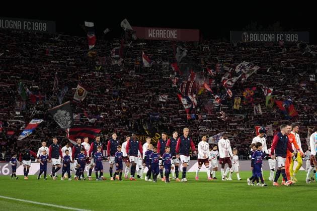 Teams enter the soccer turf for the match during the Serie A soccer match between Bologna and Torino at the Renato DallÕAra Stadium in Bologna, north Italy - Wednesday, October 29, 2025 -  Copyright: xMassimoxPaolone LaPressex