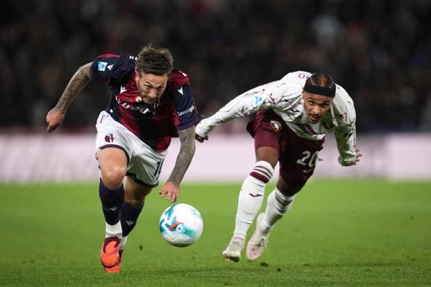 Observe a minute of silence in honor of Gino Pivatelli during the Serie A soccer match between Bologna and Torino at the Renato DallÕAra Stadium in Bologna, north Italy - Wednesday, October 29, 2025 -  Copyright: xMassimoxPaolone LaPressex