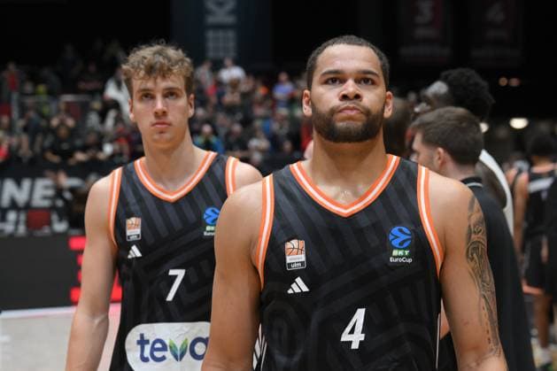Christopher Ledlum ratiopharm ulm right and Tobias Jensen ratiopharm ulm left , after the defeat GER, NINERS Chemnitz vs ratiopharm ulm, Basketball, BKT EuroCup, Matchday 5, Season 2025 2026, 29 10 2025 GER, NINERS Chemnitz vs ratiopharm ulm, Basketball, BKT EuroCup, Matchday 5, Season 2025 2026, 29 10 2025 Chemnitz Copyright: xEibner-Pressefoto BertxHarzerx EP_BHR
