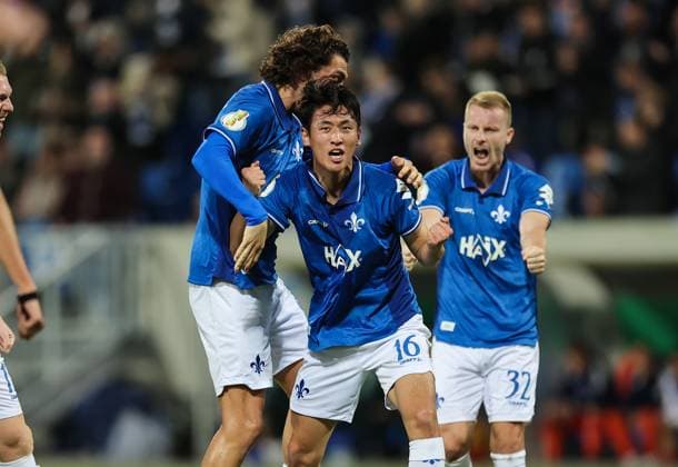 29 10 2025, xdcx, Fußball DFB Pokal 2 Runde, SV Darmstadt 98 FC Schalke 04, emonline, emspor, despor, v l , Torjubel zum 1 0 durch Hiroki Akiyama SV Darmstadt 98 , Goal celebration, celebrate the goal DFL DFB REGULATIONS PROHIBIT ANY USE OF PHOTOGRAPHS AS IMAGE SEQUENCES AND OR QUASI VIDEO Copyright: HMBxMedia Claus