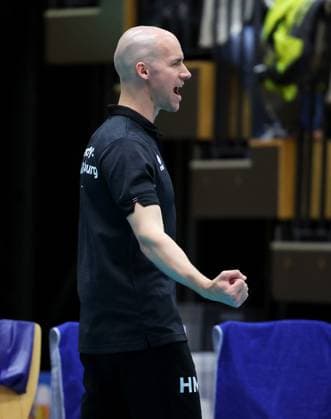 BAU 29 10 2025 Ludwigsburg Volleyball Barock Volleys MTV Ludwigsburg vs ASV Dachau, coach Hasse Mattila LB cheers and clenches his fists