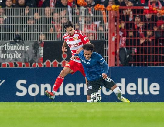 Soccer, Men, Season 2025 2026, DFB Pokal 2 Round , 1 FC Union Berlin DSC Arminia Bielefeld, v l Diogo Leite 1 FC Union Berlin , Monju Momuluh Bielefeld , 29 10 2025, Copyright: xSebastianxRäppold MatthiasxKochx