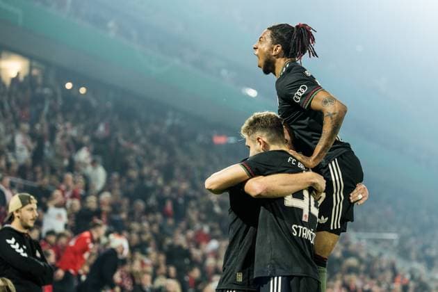 DFB Pokal 1 FC Koeln vs FC Bayern Muenchen, 29 10 2025 COLOGNE, GERMANY OCTOBER 29 Harry Kane FC Bayern Muenchen, 9 celebrates scoring the 1 2 goal with teammate Michael Olise FC Bayern Muenchen, 17 during the DFB Pokal match between 1 FC Koeln vs FC Bayern Muenchen at RheinEnergiestadion on matchday 2 of DFB Pokal on October 28, 2025 in Cologne, Germany DFB REGULATIONS PROHIBIT ANY USE OF PHOTOGRAPHS AS IMAGE SEQUENCES AND OR QUASI VIDEO Copyright: xBEAUTIFULxSPORTS Wunderlx