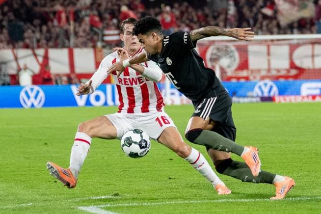 29 10 2025, Football DFB Pokal, Season 2025 2026, 2 Round, 1 FC Koeln vs FC Bayern Muenchen at RheinEnergie Stadion in Koeln duel between Jakub Kaminski 1 FC Koeln, 16 and Luis Diaz FC Bayern Muenchen, 14 Important note In accordance with the regulations of the DFL German Football League and the DFB German Football Association, it is prohibited to use or have used photographs taken in the stadium or of the match in the form of sequential images or video-like photo series Foto Kirchner Media Thomas Haesler Copyright: xKirchner-Media ThomasxHaeslerx