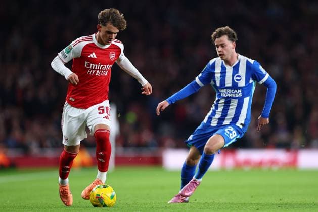 Max Dowman of Arsenal chased by Maxim De Cuyper of Brighton & Hove Albion Arsenal v Brighton and Hove Albion, EFL Carabao Cup, Fourth Round, Football, Emirates Stadium, London, UK - 29 Oct 2025London Emirates Stadium United Kingdom EDITORIAL USE ONLY No use with unauthorised audio, video, data, fixture lists, club league logos or live services. Online in-match use limited to 120 images, no video emulation. No use in betting, games or single club league player publications. Copyright: xSimonxDael Shutterstockx 15627827ab