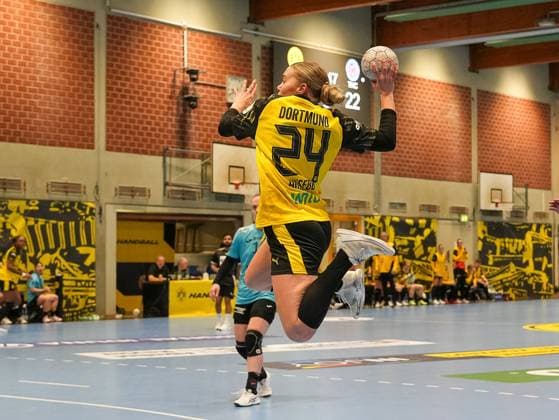Guro Berland Husebo Borussia Dortmund, 24 on jump shot on goal Borussia Dortmund vs Thueringer HC, Handball, 1 Bundesliga Women, Matchday 7, Season 2025 2026, 29 10 2025 Borussia Dortmund vs Thueringer HC, Handball, 1 Bundesliga Women, Matchday 7, Season 2025 2026, 29 10 2025 Dortmund Copyright: xEibner-Pressefoto DamianxKruczynx EP_DKI