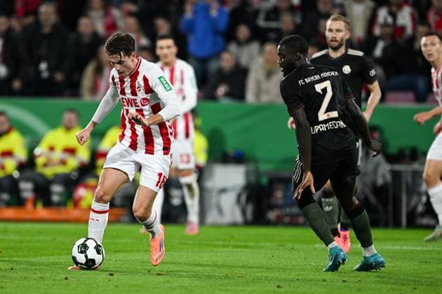 Jakub Kaminski 1 FC Köln, 16 on the ball, before Dayot Upamecano FC Bayern München, 02 , GER, 1 FC Köln vs FC Bayern München, Fußball, DFB Pokal, 2 Runde, Saison 2025 2026, 29 10 2025 DFB regulations prohibit any use of photographs as image sequences and or quasi video GER, 1 FC Köln vs FC Bayern München, Fussball, DFB Pokal, 2 Runde, Saison 2025 2026, 29 10 2025 Köln Copyright: xEibner-Pressefoto FlorianxWiegandx EP_FWD