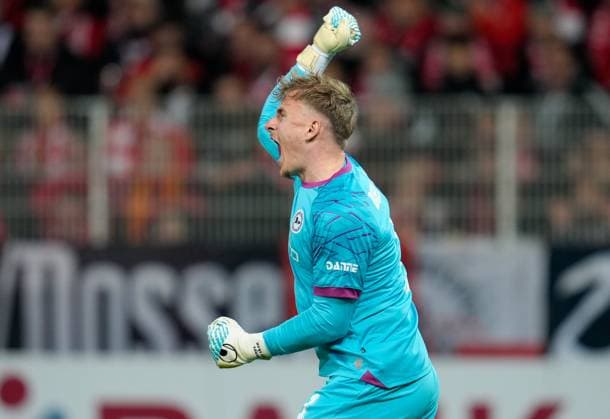 Jonas Kersken DSC Arminia Bielefeld, 1 reacts after a move GER, 1 FC Union Berlin vs DSC Arminia Bielefeld, Football, DFB Pokal, 2 Round, Season 2025 2026, 29 10 2025 DFL REGULATES PROHIBIT ANY USE OF PHOTOGRAPHS AS IMAGE SEQUENCES AND OR QUASI VIDEO GER, 1 FC Union Berlin vs DSC Arminia Bielefeld, Football, DFB Pokal, 2nd round, 2025 2026 season, 29 10 2025 Berlin Copyright: xEibner-Pressefoto ScottxColemanx EP_SCN