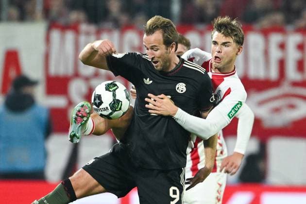 Harry Kane FC Bayern München, 09 in duel with Joel Schmied 1 FC Köln, 02 , GER, 1 FC Köln vs FC Bayern München, Football, DFB Pokal, 2 Runde, Saison 2025 2026, 29 10 2025 DFB regulations prohibit any use of photographs as image sequences and or quasi video GER, 1 FC Köln vs FC Bayern München, Football, DFB Pokal, 2 Runde, Saison 2025 2026, 29 10 2025 Köln Copyright: xEibner-Pressefoto FlorianxWiegandx EP_FWD