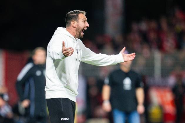 29 10 2025 Football, 2025 2026, 2 Main Round, 1 FC Union Berlin DSC Arminia Bielefeld Mitch Kniat Coach Bielefeld DFB REGULATIONS PROHIBIT ANY USE OF PHOTOGRAPHS AS IMAGE SEQUENCES AND OR QUASI VIDEO