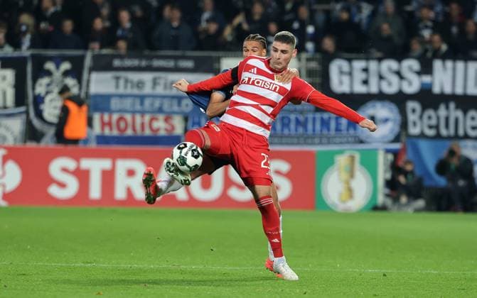 Andrej Ilic on the ball, Joel Felix duel Match scene Action Sport Soccer Football DFB Pokal 2 Round Men Season 2025 2026 29 10 2025 1 FC Union Berlin FCU vs DSC Arminia Bielefeld DFL regulations prohibit any use of photographs as image sequences and or quasi video