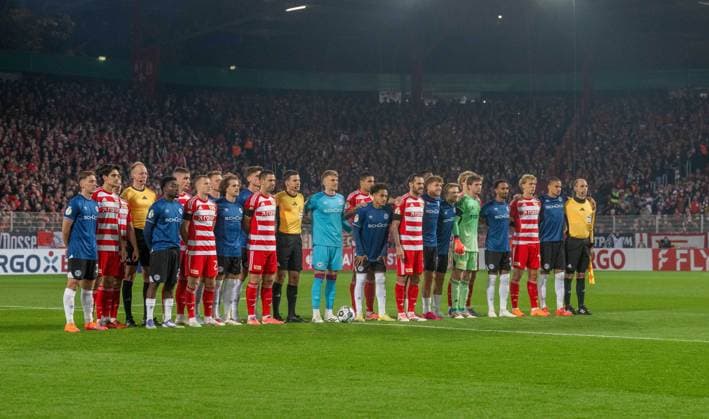 Soccer, Men, Season 2025 2026, DFB Pokal 2 Round , 1 FC Union Berlin Arminia Bielefeld, joint team photo before the match, 29 10 2025, Copyright: xMatthiasxKochx