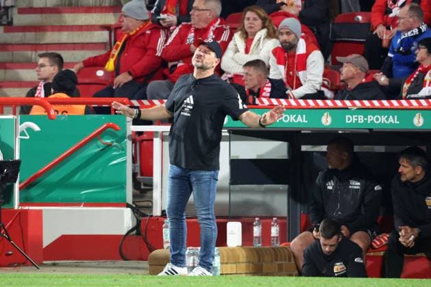 DEU, DFB POkal, 1 FC Union vs Bielefeld, 29 10 2025, Stadion Alte Foersterei, Berlin, DEU, DFB POkal, 1 FC Union vs Bielefeld, im Bild Cheftrainer Head Coach Steffen Baumgart 1 FC Union Berlin DFL regulations prohibit any use of Photographs as image sequences and or quasi video nordphotoxGmbHx xEngler nph00076