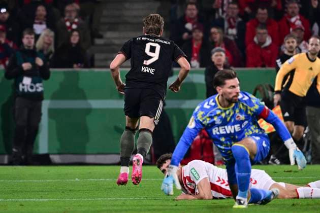 Goal celebration for 1 2 by Harry Kane 9 FC Bayern Muenchen , 1 FC Koeln vs FC Bayern Muenchen, DFB Pokal, 2 Runde, 29 10 2025 DFB regulations prohibit any use of photographs as image sequences and or quasi video Koeln Nordrhein Westfalen Germany Copyright: xkolbert-press MarcxNiemeyerx