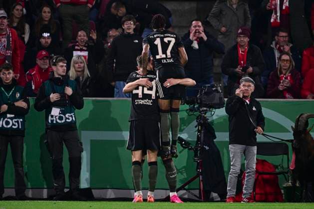 Goal celebration for 1 2 by Harry Kane 9 FC Bayern Muenchen , 1 FC Koeln vs FC Bayern Muenchen, DFB Pokal, 2 Runde, 29 10 2025 DFB regulations prohibit any use of photographs as image sequences and or quasi video Koeln Nordrhein Westfalen Germany Copyright: xkolbert-press MarcxNiemeyerx