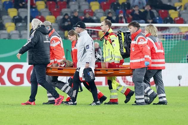 Football, DFB Cup, Fortuna Düsseldorf - SC Freiburg, Injury to Matthias Zimmermann