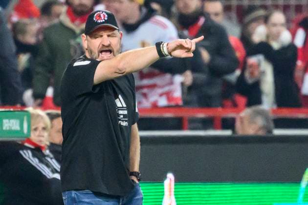 in the picture from l Steffen Baumgart 1 FC Union Berlin, Coach , GER, Berlin, 1 FC Union Berlin vs Arminia Bielefeld DFB Pokal , Bundesliga, Football, DFB, Spielzeit 2025 2026, Alte Foersterei, DFB DFL REGULATIONS PROHIBIT ANY USE OF PHOTOGRAPHS AS IMAGE SEQUENCES AND OR QUASI VIDEO, 29 10 25, Copyright: HMBxMedia UwexKoch