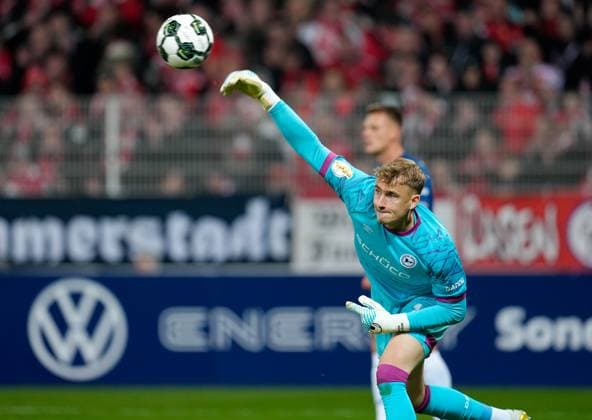 Jonas Kersken DSC Arminia Bielefeld, 1 brings the ball into play GER, 1 FC Union Berlin vs DSC Arminia Bielefeld, Football, DFB Pokal, 2 Round, Season 2025 2026, 29 10 2025 DFL REGULATES PROHIBIT ANY USE OF PHOTOGRAPHS AS IMAGE SEQUENCES AND OR QUASI VIDEO GER, 1 FC Union Berlin vs DSC Arminia Bielefeld, Football, DFB Pokal, 2nd round, 2025 2026 season, 29 10 2025 Berlin Copyright: xEibner-Pressefoto ScottxColemanx EP_SCN