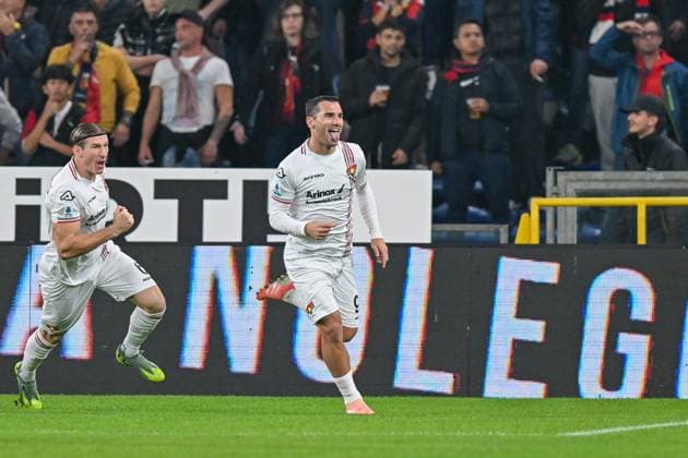 Cremonese s Federico Bonazzoli celebrates after scoring a goal for his team during the Serie A soccer match between Genoa and Cremonese at the Luigi Ferraris Stadium in Genoa, Italy - Wednesday 29, October 19, 2025. - Soccer .  Copyright: xTanoxPecoraro LaPressex