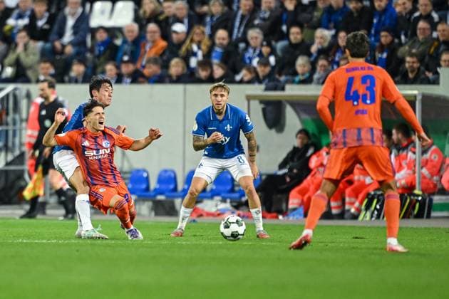 29 10 2025, Football, DFB Cup, 2 Round, Season 2025 2026, FC Schalke 04 SV Darmstadt 98, Hiroki Akiyama SV Darmstadt , Marco Richter SV Darmstadt xRHR PHOTO YYx Copyright: KROEGER RHR-FOTOx RHR-FOTO YY