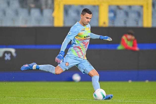 Cremonese s goalkeeper Emil Audero during the Serie A soccer match between Genoa and Cremonese at the Luigi Ferraris Stadium in Genoa, Italy - Wednesday 29, October 19, 2025. - Soccer .  Copyright: xTanoxPecoraro LaPressex