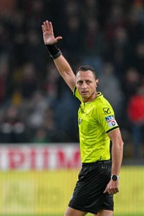 the referee during the Serie A soccer match between Genoa and Cremonese at the Luigi Ferraris Stadium in Genoa, Italy - Wednesday 29, October 19, 2025. - Soccer .  Copyright: xTanoxPecoraro LaPressex