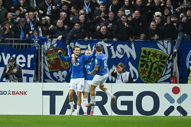 29 10 2025, Football, DFB Cup, 2nd round, Season 2025 2026, FC Schalke 04 SV Darmstadt 98, Fraser Hornby SV Darmstadt celebrates the goal for 3 0 with Isac Lidberg SV Darmstadt , Luca Marseiler SV Darmstadt xRHR PHOTO YYx Copyright: KROEGER RHR-FOTOx RHR-FOTO YY