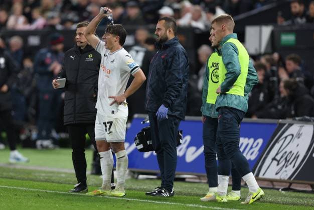 Goncalo Franco of Swansea City pours water over his face Swansea City v Manchester City, EFL Carabao Cup, Fourth Round, Football, Swansea.com Stadium, Swansea, UK - 29 Oct 2025Swansea Swansea.com Stadium United Kingdom EDITORIAL USE ONLY No use with unauthorised audio, video, data, fixture lists, club league logos or live services. Online in-match use limited to 120 images, no video emulation. No use in betting, games or single club league player publications. Copyright: xKieranxMcManus Shutterstockx 15627840an