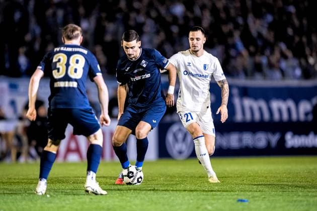29 10 2025, Football, Season 2025 2026, DFB Cup, Vöhlinstadion Illertissen, 2nd round, FV Illertissen 1 FC Magdeburg, f l 8 Milos Cocic FV Illertissen , 21 Falko Michel 1 FC Magdeburg Illertissen Vöhlinstadion Bayern Germany xRHR PHOTO LFx Copyright: RHR-FOTOx RHR-FOTO LF