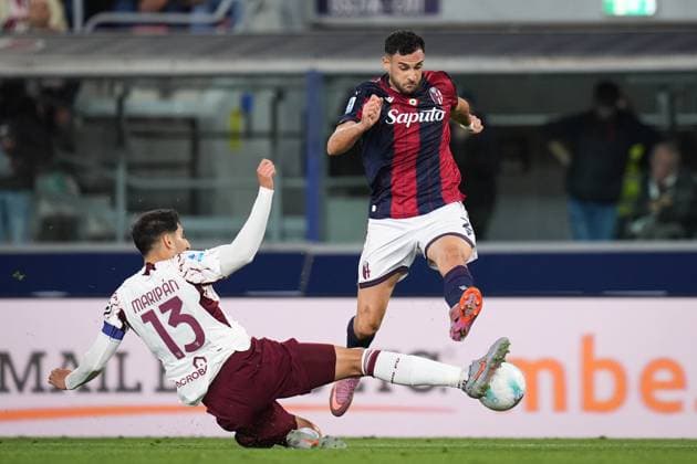 Bologna s Charalampos Lykogiannis fights for the ball with Torino s Guillermo Maripan during the Serie A soccer match between Bologna and Torino at the Renato DallÕAra Stadium in Bologna, north Italy - Wednesday, October 29, 2025 -  Copyright: xMassimoxPaolone LaPressex