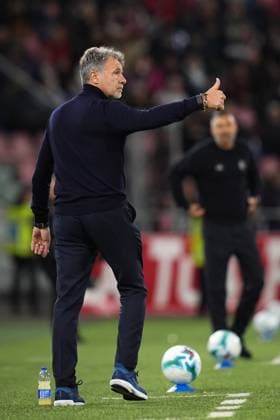 TorinoÕs head coach Marco Baroni shouts instructions to his players during the Serie A soccer match between Bologna and Torino at the Renato DallÕAra Stadium in Bologna, north Italy - Wednesday, October 29, 2025 -  Copyright: xMassimoxPaolone LaPressex