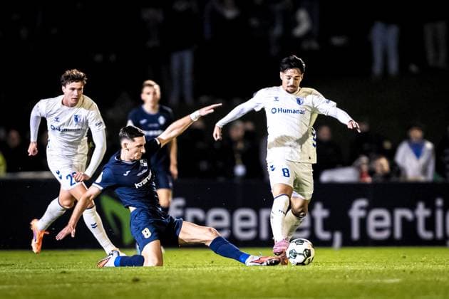 29 10 2025, Football, Season 2025 2026, DFB Cup, Vöhlinstadion Illertissen, 2nd round, FV Illertissen 1 FC Magdeburg, f l 28 Max Geschwill 1 FC Magdeburg , 8 Milos Cocic FV Illertissen , 8 Laurin Ulrich 1 FC Magdeburg Illertissen Vöhlinstadion Bayern Germany xRHR PHOTO LFx Copyright: RHR-FOTOx RHR-FOTO LF