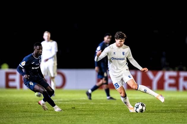 29 10 2025, Football, Season 2025 2026, DFB Cup, Vöhlinstadion Illertissen, 2nd round, FV Illertissen 1 FC Magdeburg, f l 9 Mussa Fofanah FV Illertissen , 28 Max Geschwill 1 FC Magdeburg Illertissen Vöhlinstadion Bayern Germany xRHR PHOTO LFx Copyright: RHR-FOTOx RHR-FOTO LF
