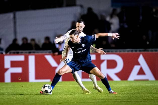 29 10 2025, Football, Season 2025 2026, DFB Cup, Vöhlinstadion Illertissen, 2 Round, FV Illertissen 1 FC Magdeburg, v lh 21 Falko Michel 1 FC Magdeburg , 8 Milos Cocic FV Illertissen Illertissen Vöhlinstadion Bayern Germany xRHR PHOTO LFx Copyright: RHR-FOTOx RHR-FOTO LF