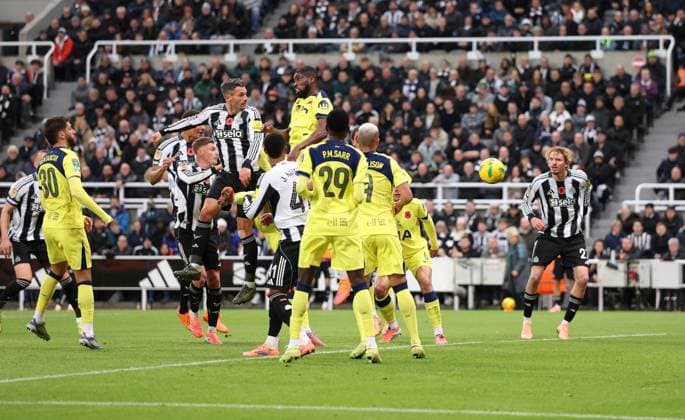 Newcastle United v Tottenham Hotspur EFL Cup 29 10 2025. GOAL Fabian Schar of Newcastle Untied scores a goal 1-0 during the EFL Cup match between Newcastle United and Tottenham Hotspur at St. James s Park, Newcastle, England on 29 October 2025. Newcastle St. James s Park Tyne and Wear England Editorial use only DataCo restrictions apply See www.football-dataco.com , Copyright: xRyanxBrownex PSI-23122-0036