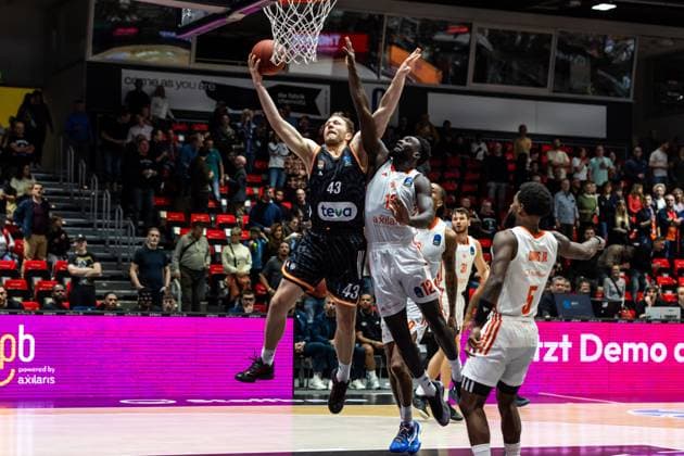GER, BKT EuroCup, Season 2025 2026, Niners Chemnitz Ratiopharm Ulm 29 10 2025, Fair, Chemnitz, GER, BKT EuroCup, Season 2025 2026, Niners Chemnitz Ratiopharm Ulm Christian Sengfelder Ratiopharm Ulm, 43 , Amadou Sow Niners Chemnitz, 12 Photo Alexander Trienitz Chemnitz Fair Saxony Germany