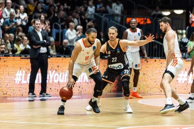 GER, BKT EuroCup, Season 2025 2026, Niners Chemnitz Ratiopharm Ulm 29 10 2025, Fair, Chemnitz, GER, BKT EuroCup, Season 2025 2026, Niners Chemnitz Ratiopharm Ulm Kaza Kajami Keane Niners Chemnitz, 10 , Thomas Klepeisz Ratiopharm Ulm, 22 Photo Alexander Trienitz Chemnitz Fair Saxony Germany