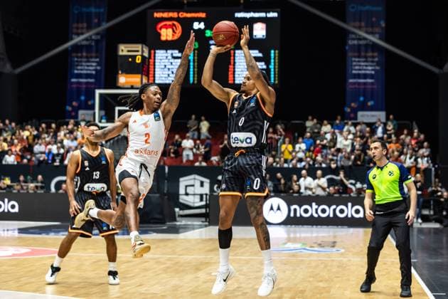 GER, BKT EuroCup, Season 2025 2026, Niners Chemnitz Ratiopharm Ulm 29 10 2025, Fair, Chemnitz, GER, BKT EuroCup, Season 2025 2026, Niners Chemnitz Ratiopharm Ulm Nelson Weidemann Ratiopharm Ulm, 0 , Nike Sibande Niners Chemnitz, 2 Photo Alexander Trienitz Chemnitz Fair Saxony Germany