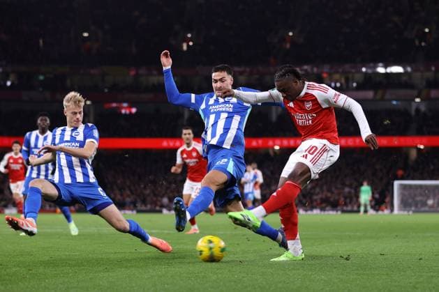 Arsenal gegen Brighton Hove Albion 29. Oktober 2025, London Carabao Cup Vierte Runde Arsenal gegen Brighton Hove Albion Eberechi Eze von Arsenal schießt Foto Jacques Feeney Abseits London UK  Copyright: xJacquesxFeeneyx xOffsidexOffside