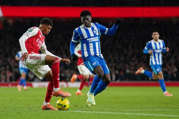 Arsenal v Brighton & Hove Albion, Carabao Cup Andre Annous of Arsenal under pressure from Carlos Baleba of Brighton & Hove Albion during the Arsenal v Brighton & Hove Albion Carabao Cup Round of 16 match at the Emirates Stadium, London, England on 29 October 2025 Credit: Dylan Hepworth Every Second Media Editorial use only. All images are copyright Every Second Media Limited. No images may be reproduced without prior permission. All rights reserved. Premier League and Football League images are subject to licensing agreements with Football DataCo Limited. see https: www.football-dataco.com Copyright: xIMAGO EveryxSecondxMediax ESM-1646-0027 DylanxHepworthx xEveryxSecondxMediax